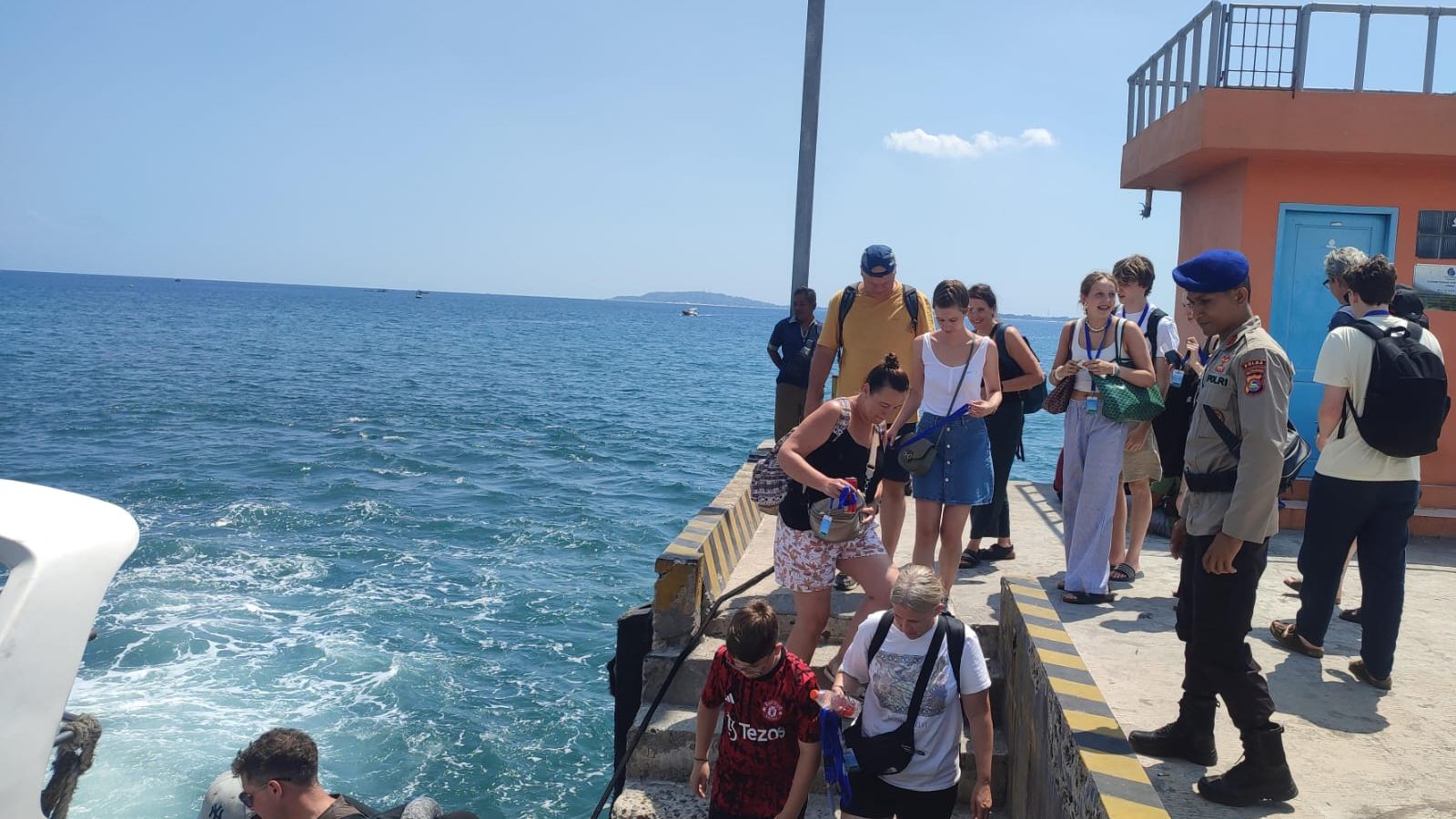 Ditpolairud Polda NTB Gencarkan Patroli dan Sosialisasi Kamtibmas di Perairan Lombok Utara