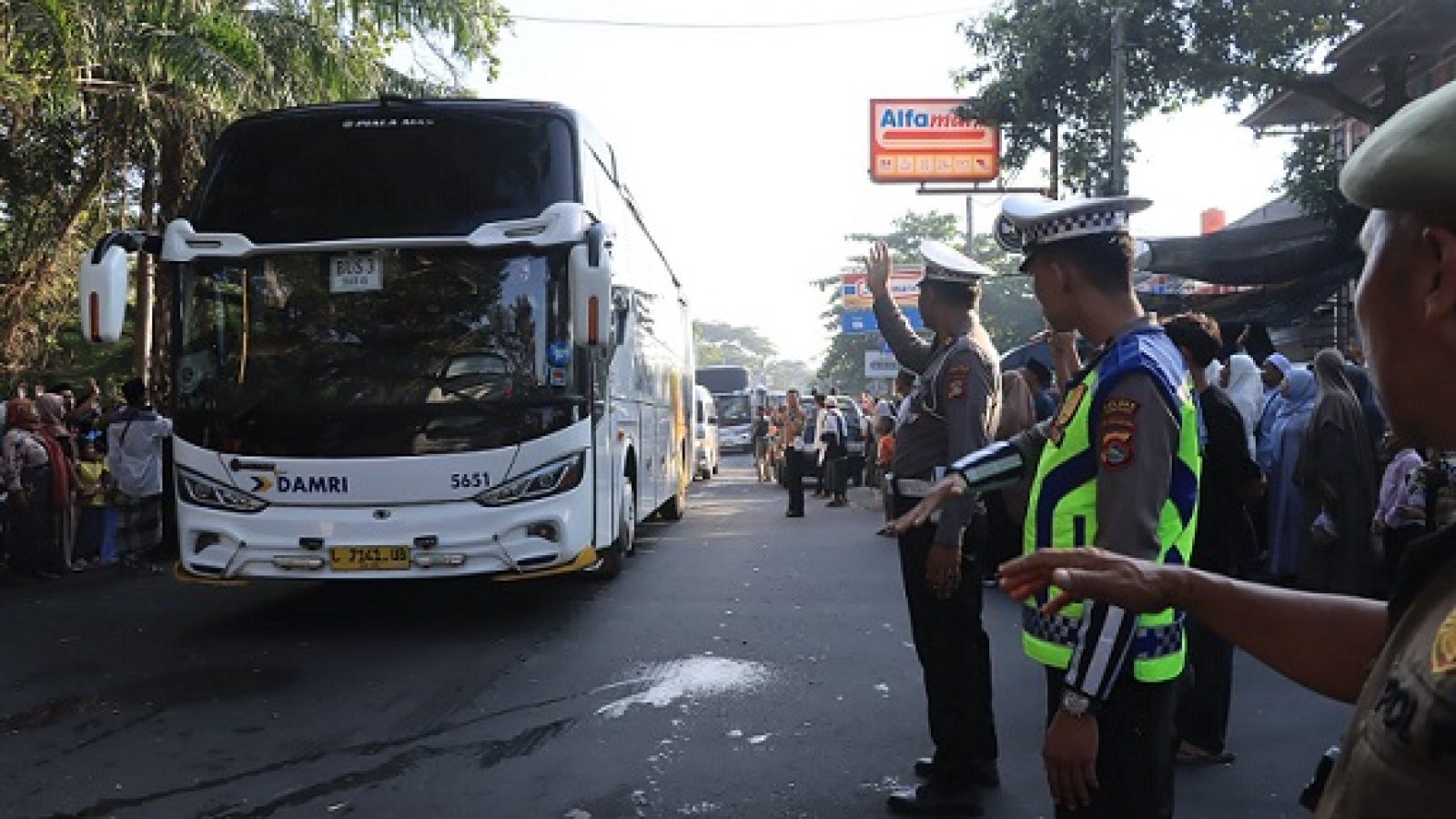 Keberangkatan JCH Lombok Tengah Menerima Pengawalan Polisi