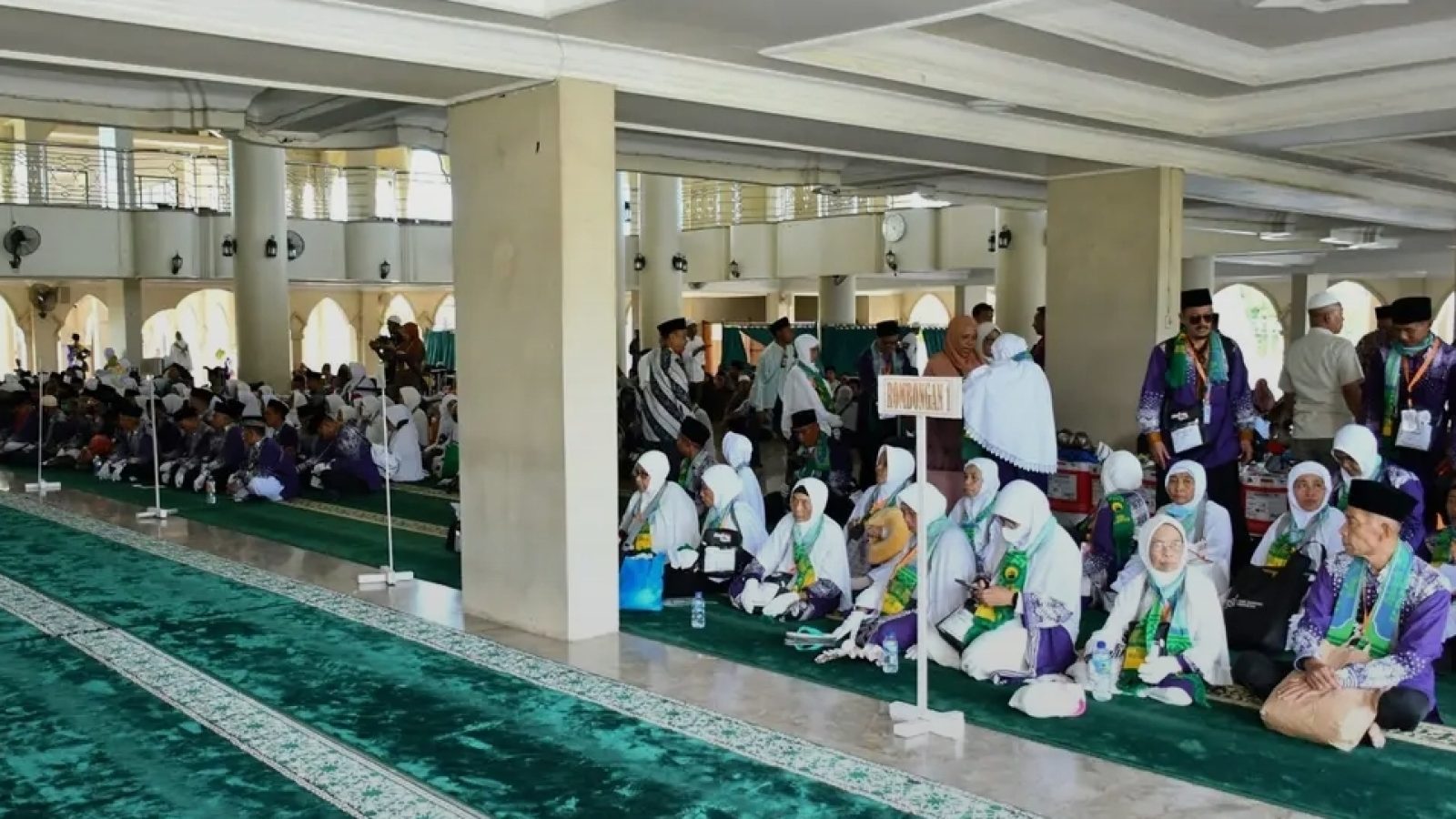 Suasana Haru Warnai Keberangkatan JCH Lotim