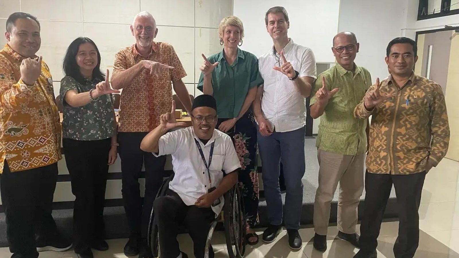 LIDI Foundation Dukung Gawe Gubuk di Lendang Nangka, Sumbangkan Kursi Roda untuk Disabilitas