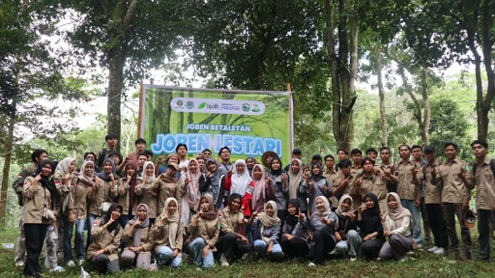 Hijaukan Rinjani, Aksi Nyata Teknik Lingkungan Hamzanwadi Tanam 1.500 Pohon