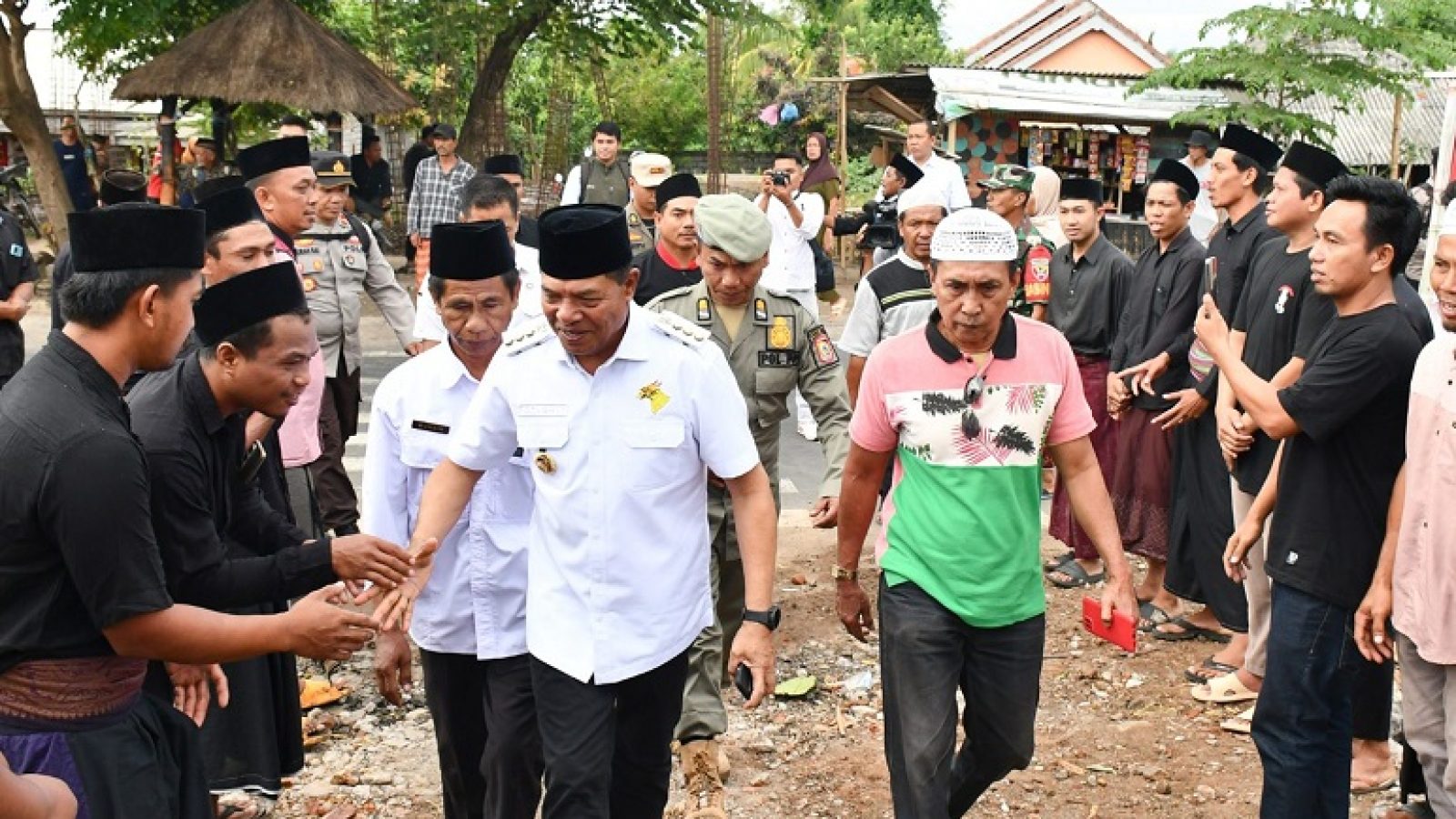 Bupati Lombok Timur Apresiasi Antusiasme Masyarakat Bangun Masjid