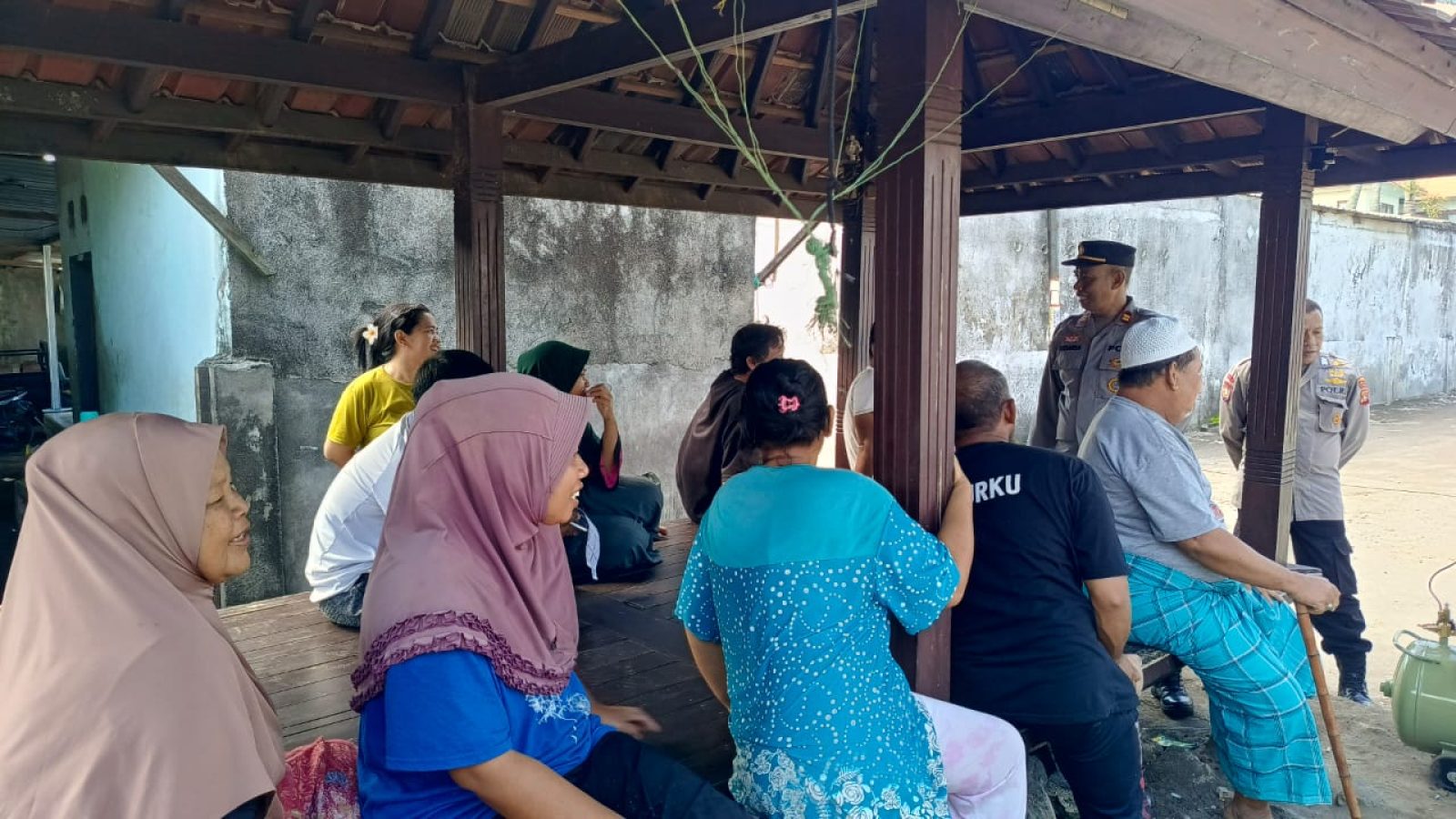 Ajak Tolak Narkoba, Polisi Sambangi Warga Pesisir Ampenan