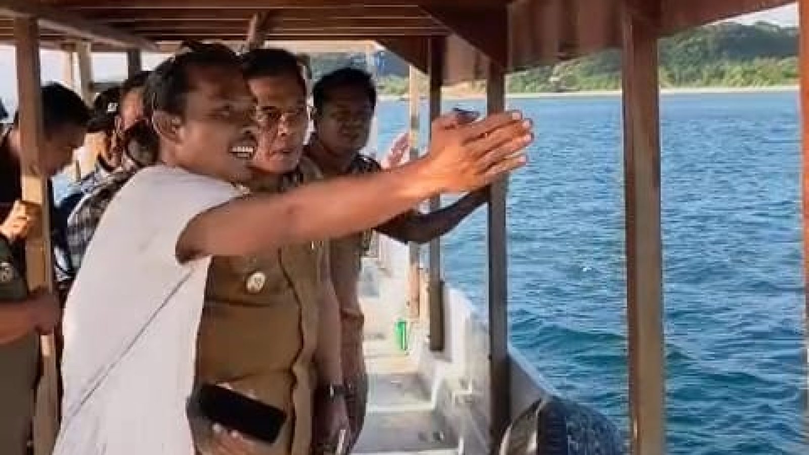 Sikap Tegas Bupati Lotim Diapresiasi, Akhiri Dominasi “Surf Guide” Lombok Tengah di Pantai Ekas Lombok Timur