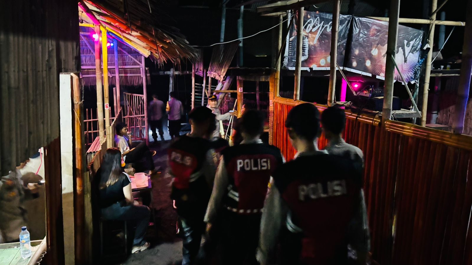 Polisi Amankan Pelajar Pesta Miras di Berugak Tengah Sawah