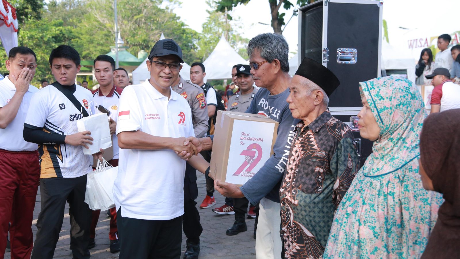 Kapolda NTB Sapa dan Berbagi Kebahagiaan di CFD Udayana