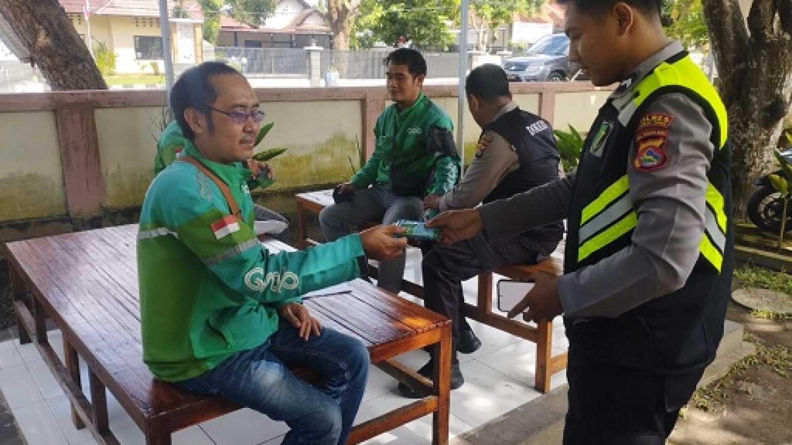 Jelang HUT Bhayangkara Ke-79, Ratusan Ojol Dapat Layanan Kesehatan Gratis