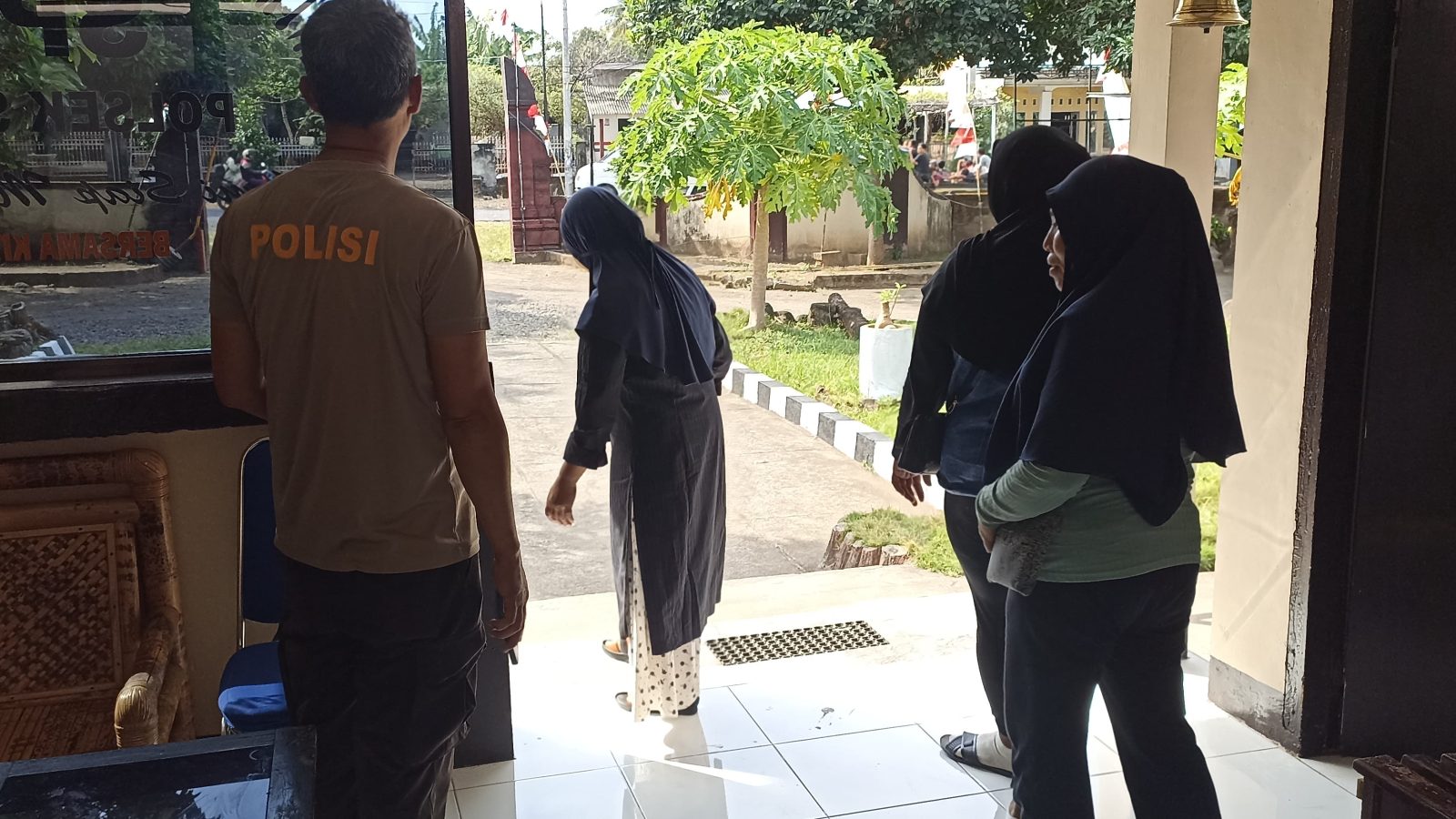 Ibu Bayi Yang Dibuang Di Pinggir Jalan Raya Belanting Ternyata dari KLU