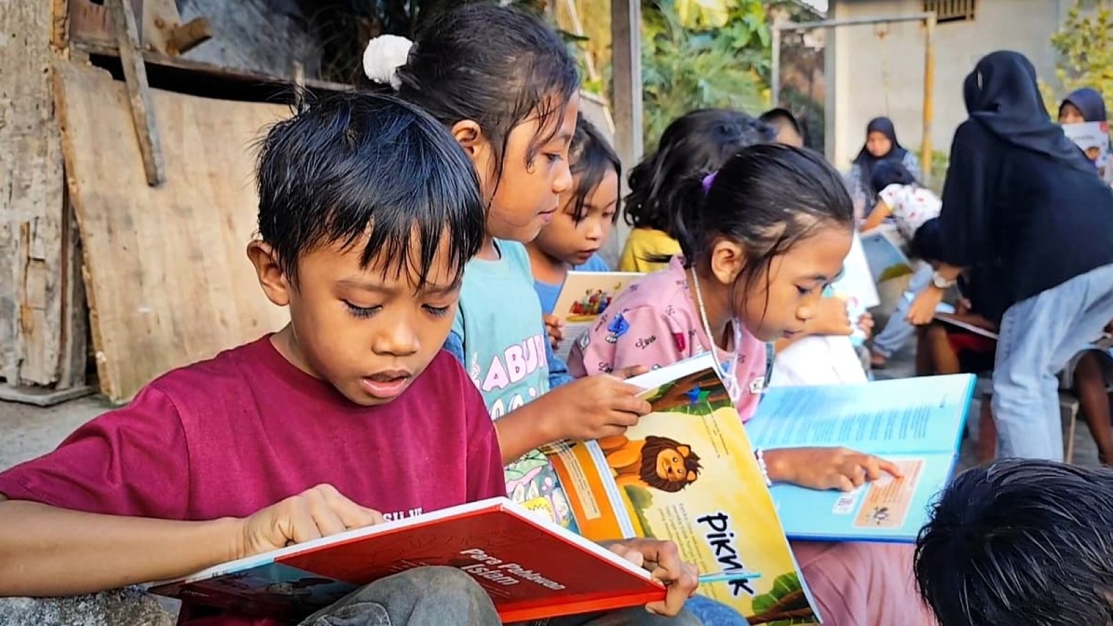 Kurangi Kecanduan Gadget,  Pemuda Dusun Letok Rumbuk Timur Gelar Teras Baca