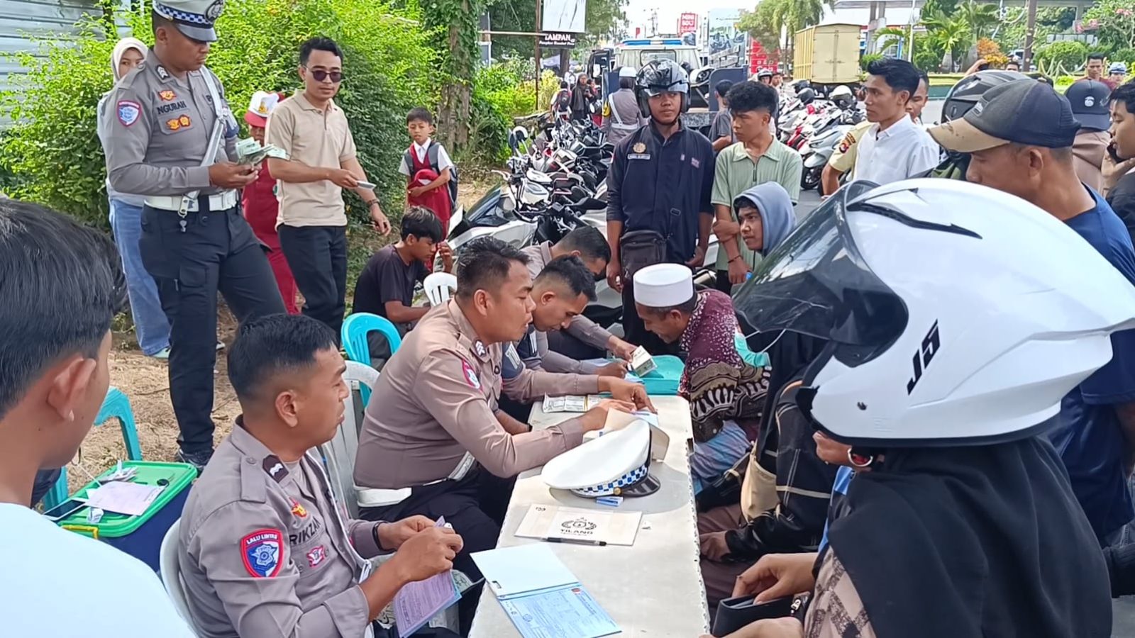 Ratusan Pengendara Terjaring Razia Hari Pertama Operasi Patuh Rinjani di Lombok Timur