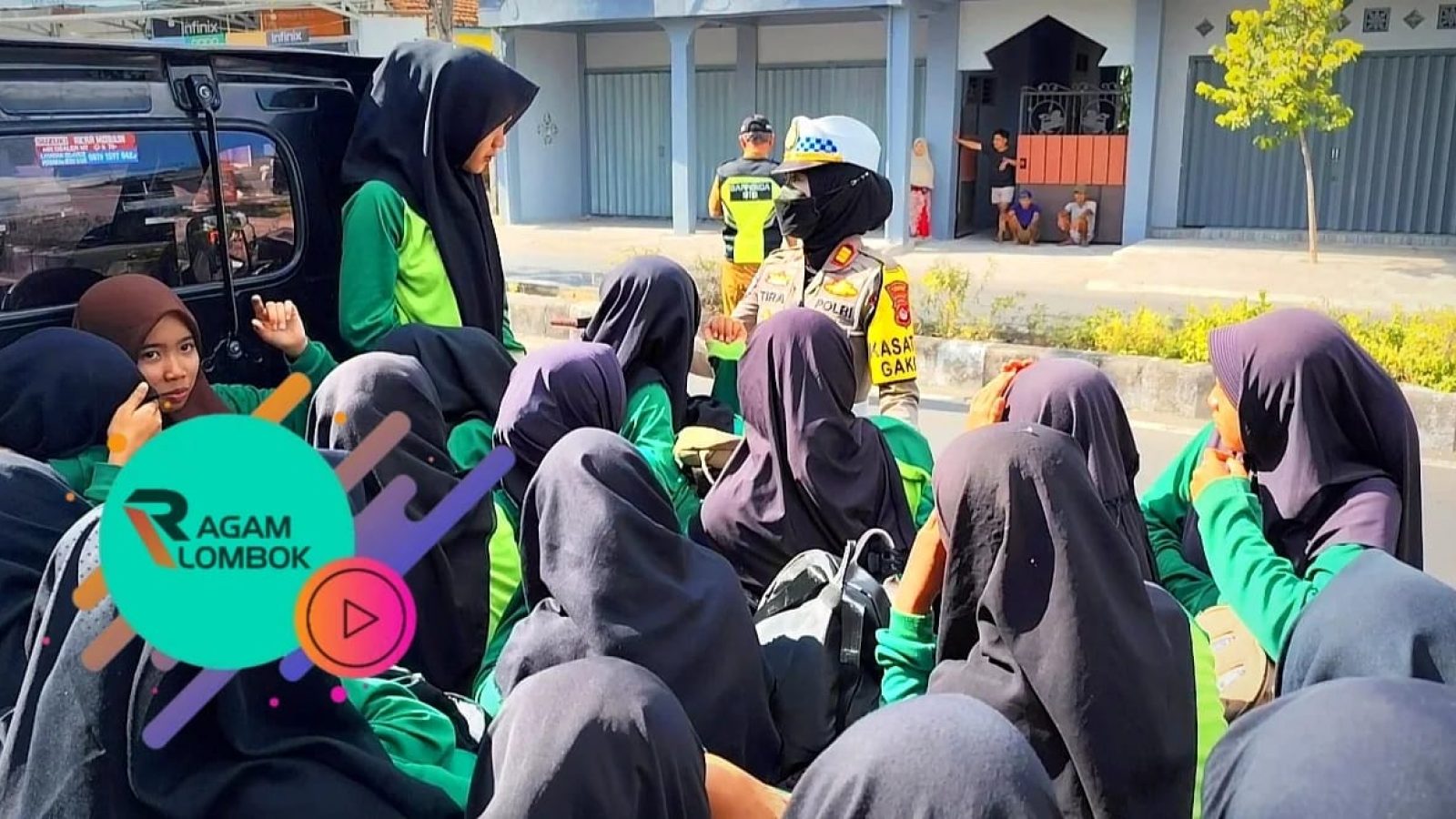 Mobil Bak Terbuka Ini Ditilang Polisi Karena Ngangkut Orang