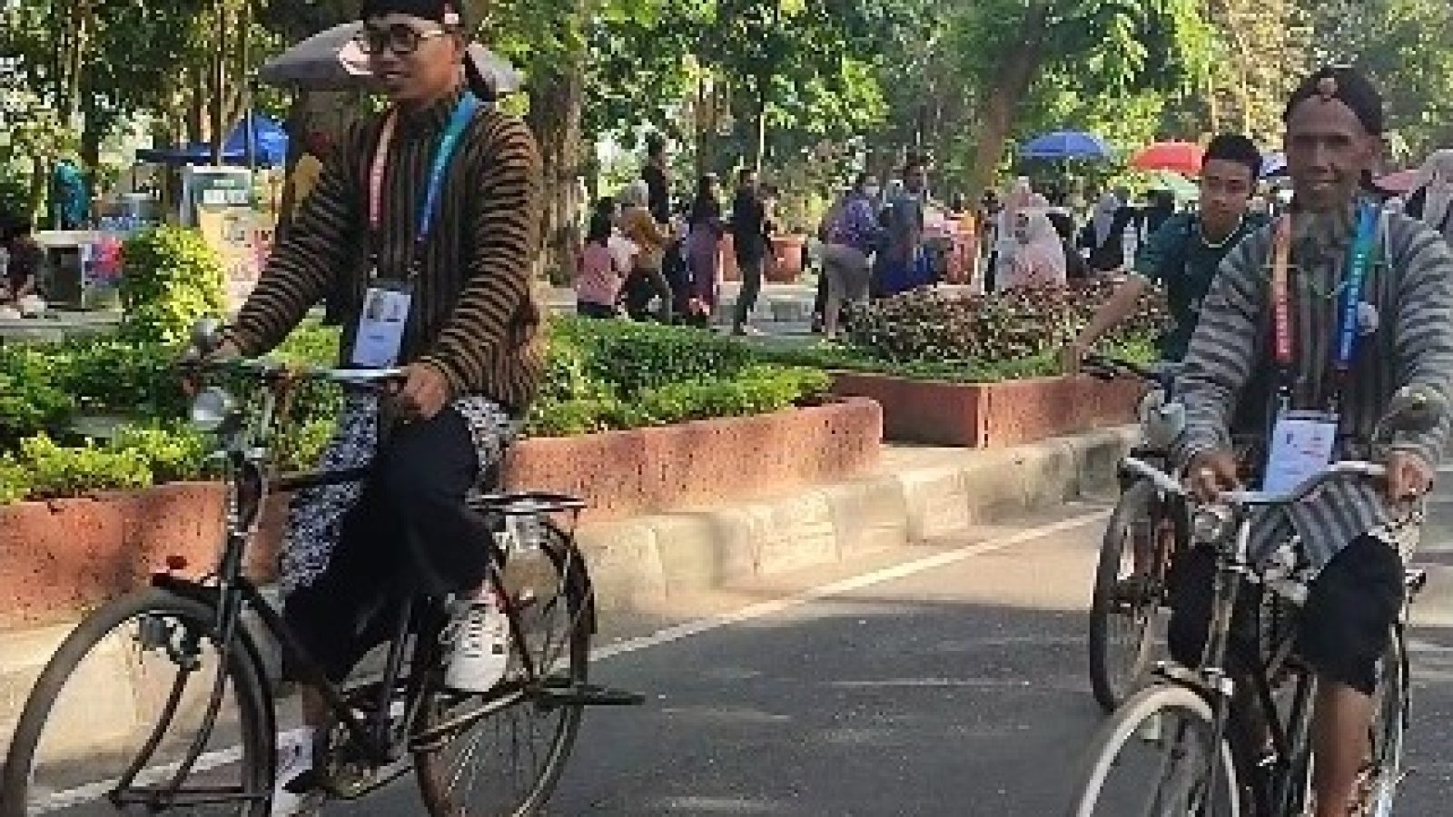 Ketika Para Onthelis Membelah Kota Mataram