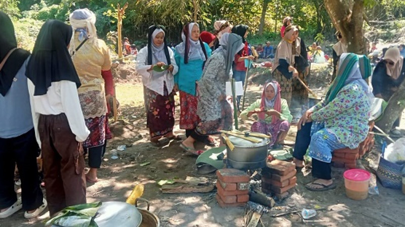 Festival Mubir Suro Warnai  HUT ke 115 Desa Rempung 