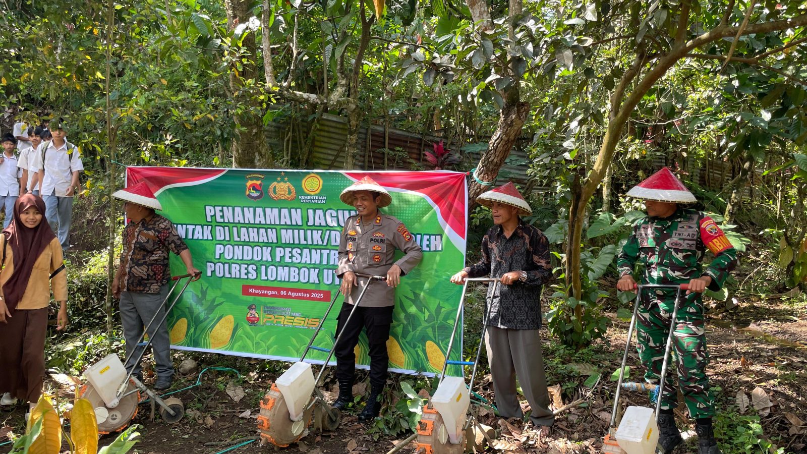 Tanam Jagung Serentak, Polres Lombok Utara Gandeng Ponpes 