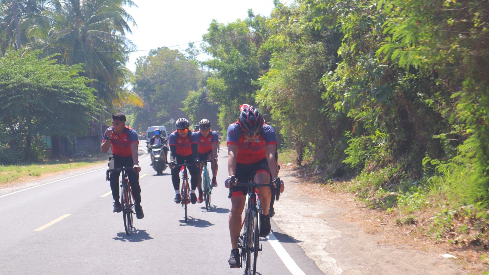 Polres Lombok Utara Gelar Gowes Kamtibmas dan Bakti Sosial di Desa Selengen
