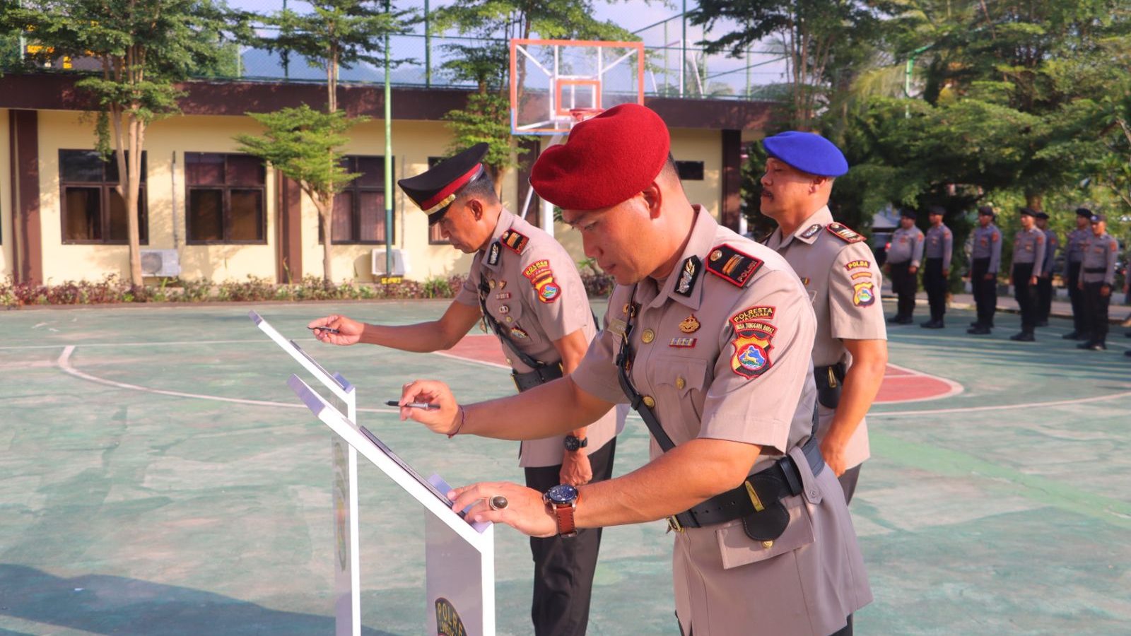 Kapolres Lombok Utara Pimpin Upacara Sertijab Pejabat Utama Polres