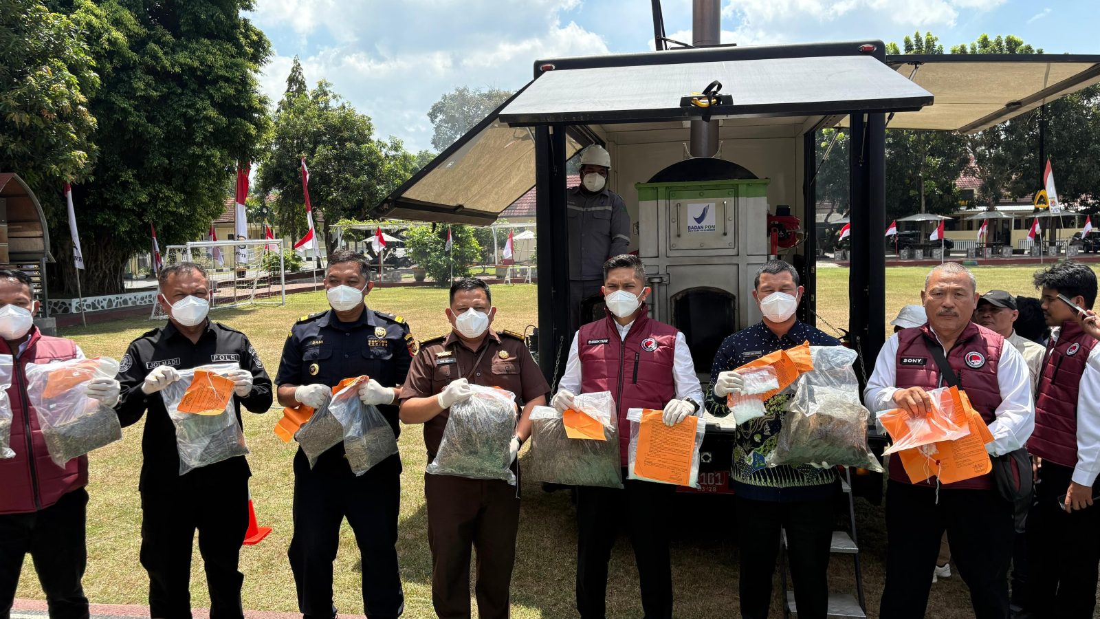 Polda NTB Musnahkan 1,5 Kg Sabu dan 33,5 Kg Ganja