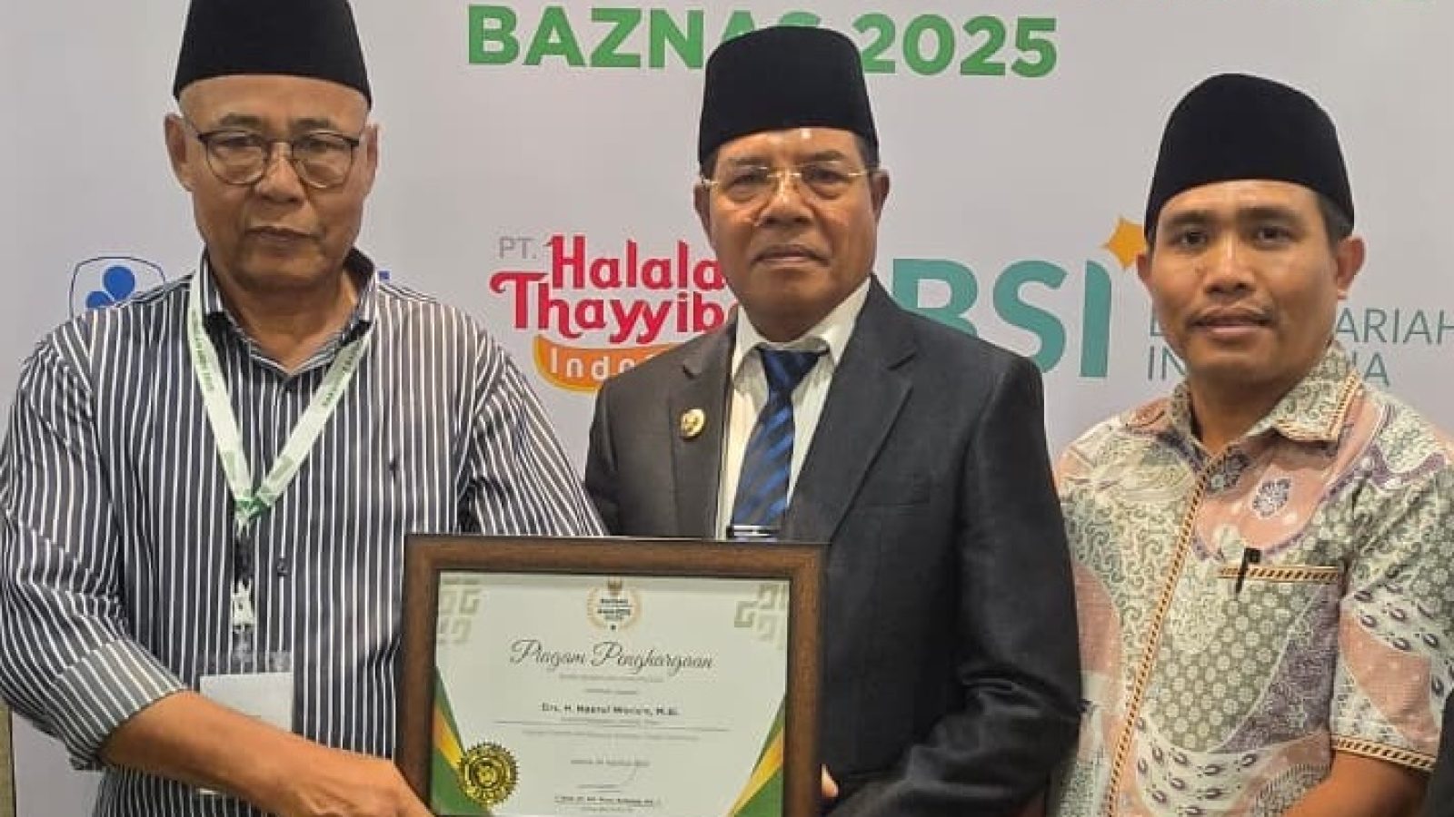 Bupati Lombok Timur Terima Baznas Award 2025