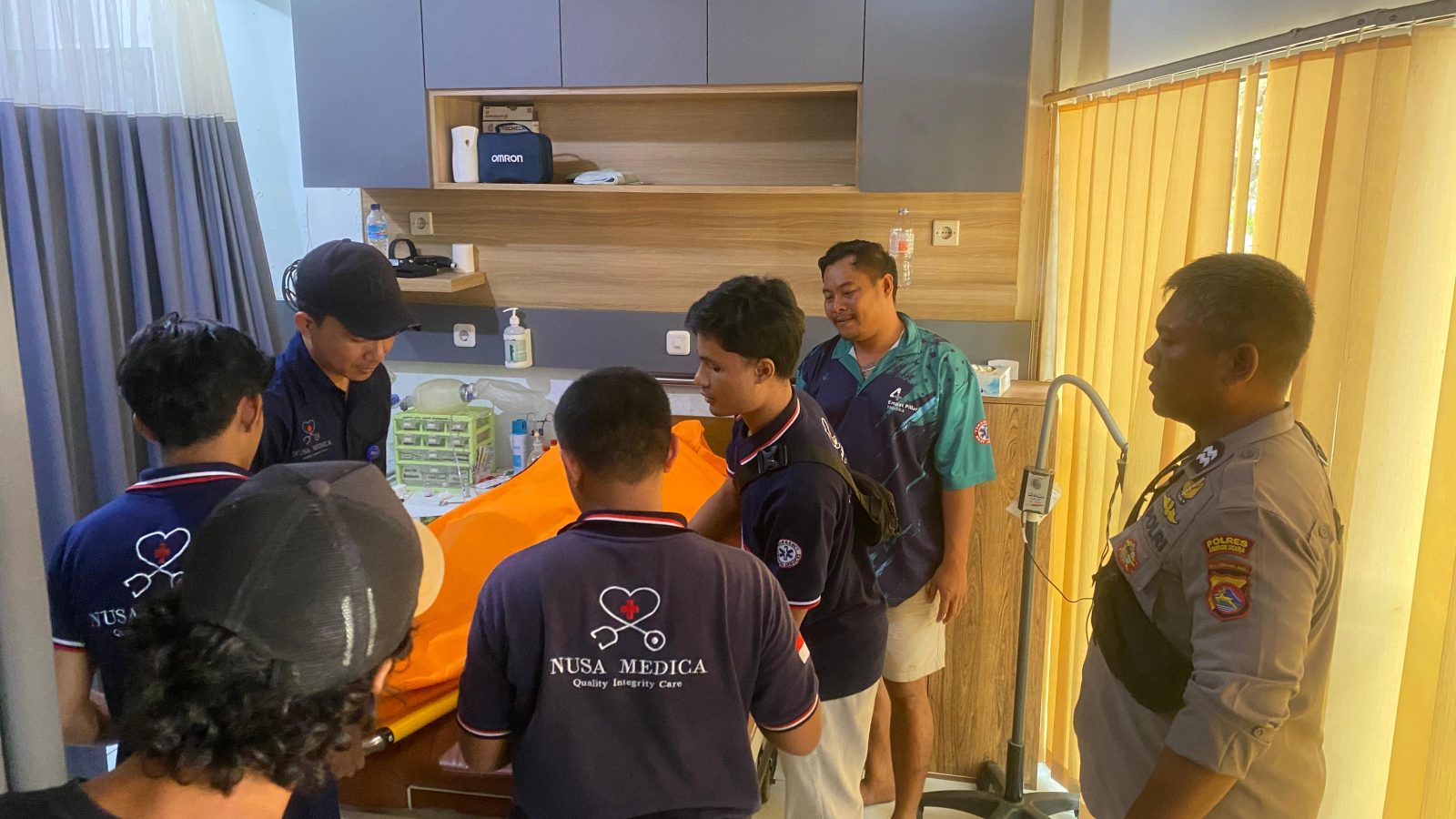 Polsubsektor Gili Indah Evakuasi Jenazah WNA Asal India di Gili Trawangan