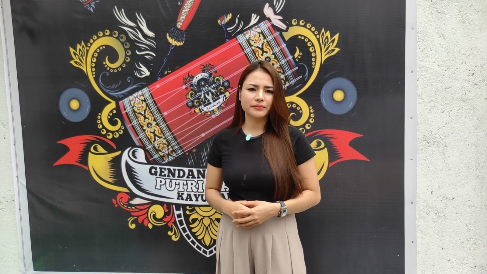 Liana, Gadis Cantik Pendiri Gendang Beleq Putri Naga