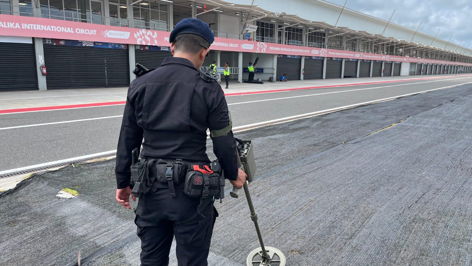 Tim Jibom Gegana Polda NTB Sterilisasi Sirkuit Mandalika