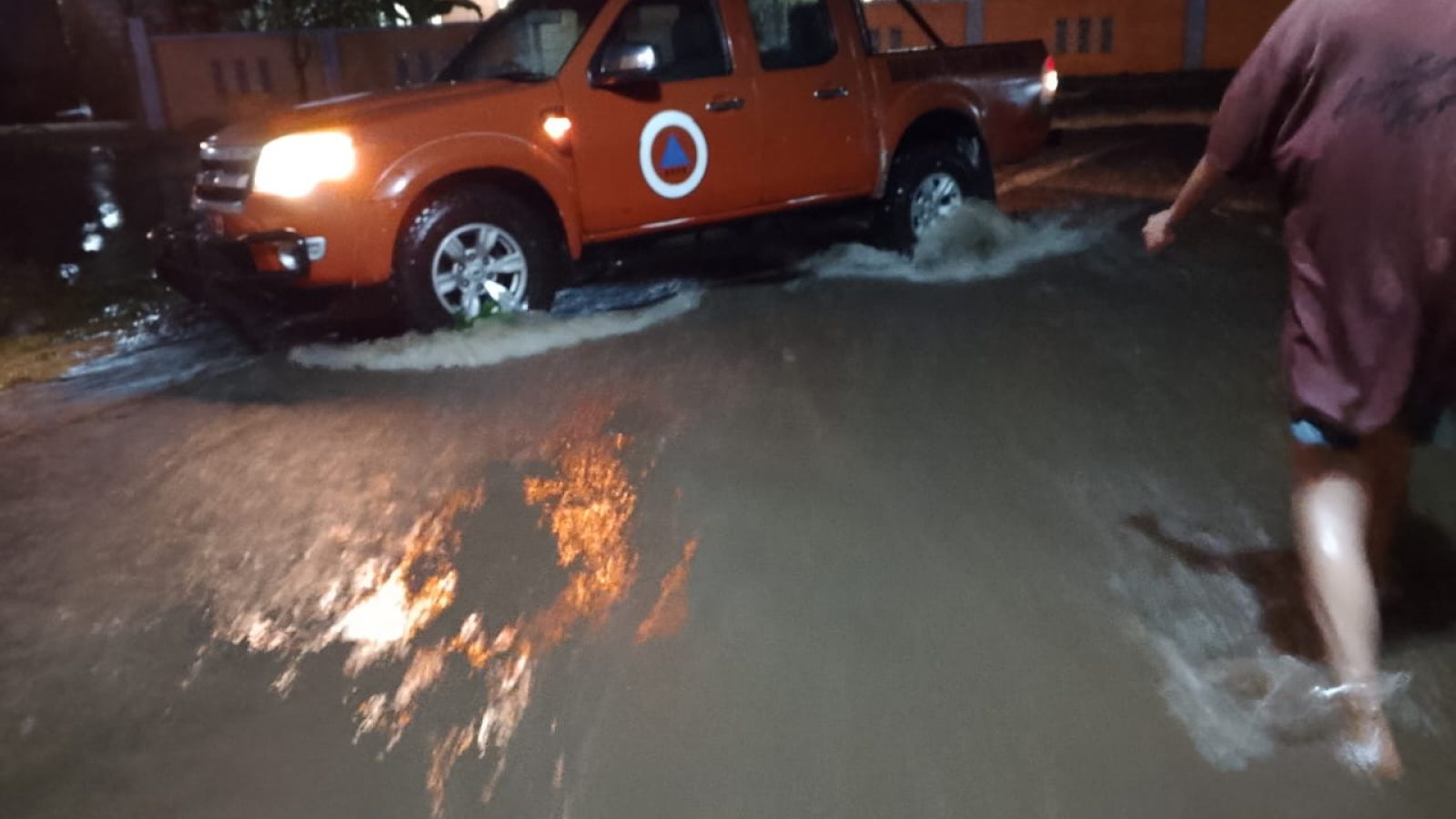 Diguyur Hujan Lebat, Banjir Rendam 12 Rumah dan Poskeswan di Aikmel