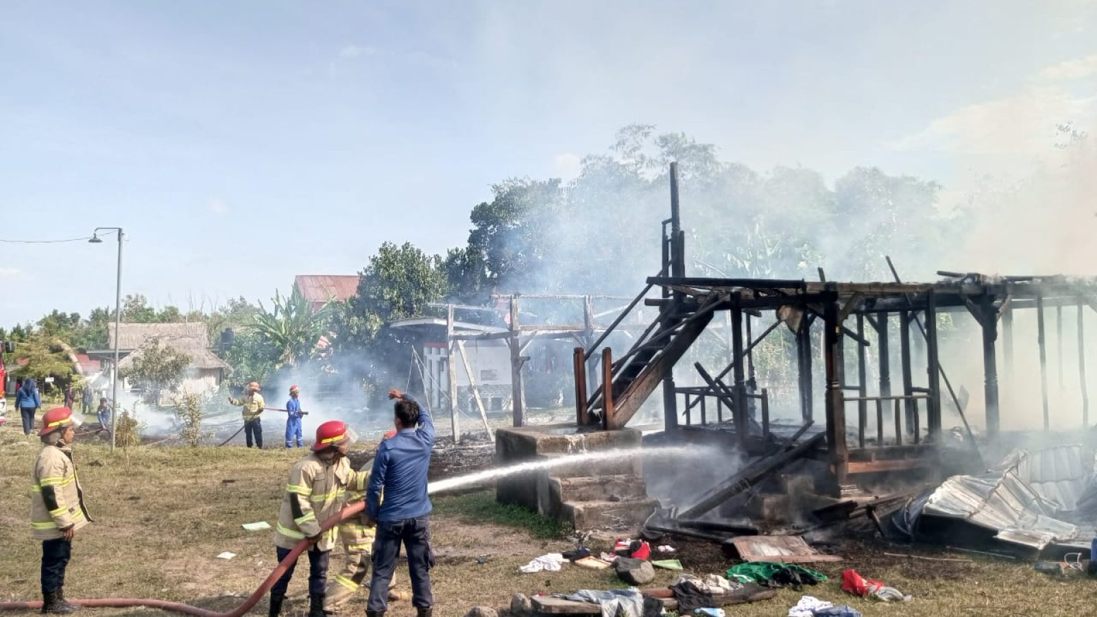 Asrama Ponpes Cahaya Bangsa di Lenek Lombok Timur Terbakar
