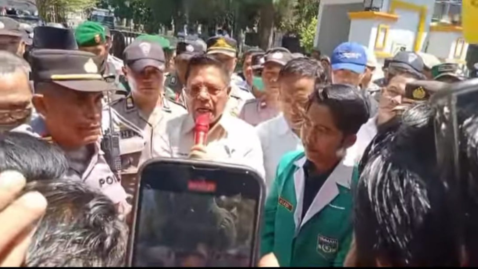 Demo Di Kantor Bupati Lombok Timur, Mahasiswa Protes Kenaikan PBBP2