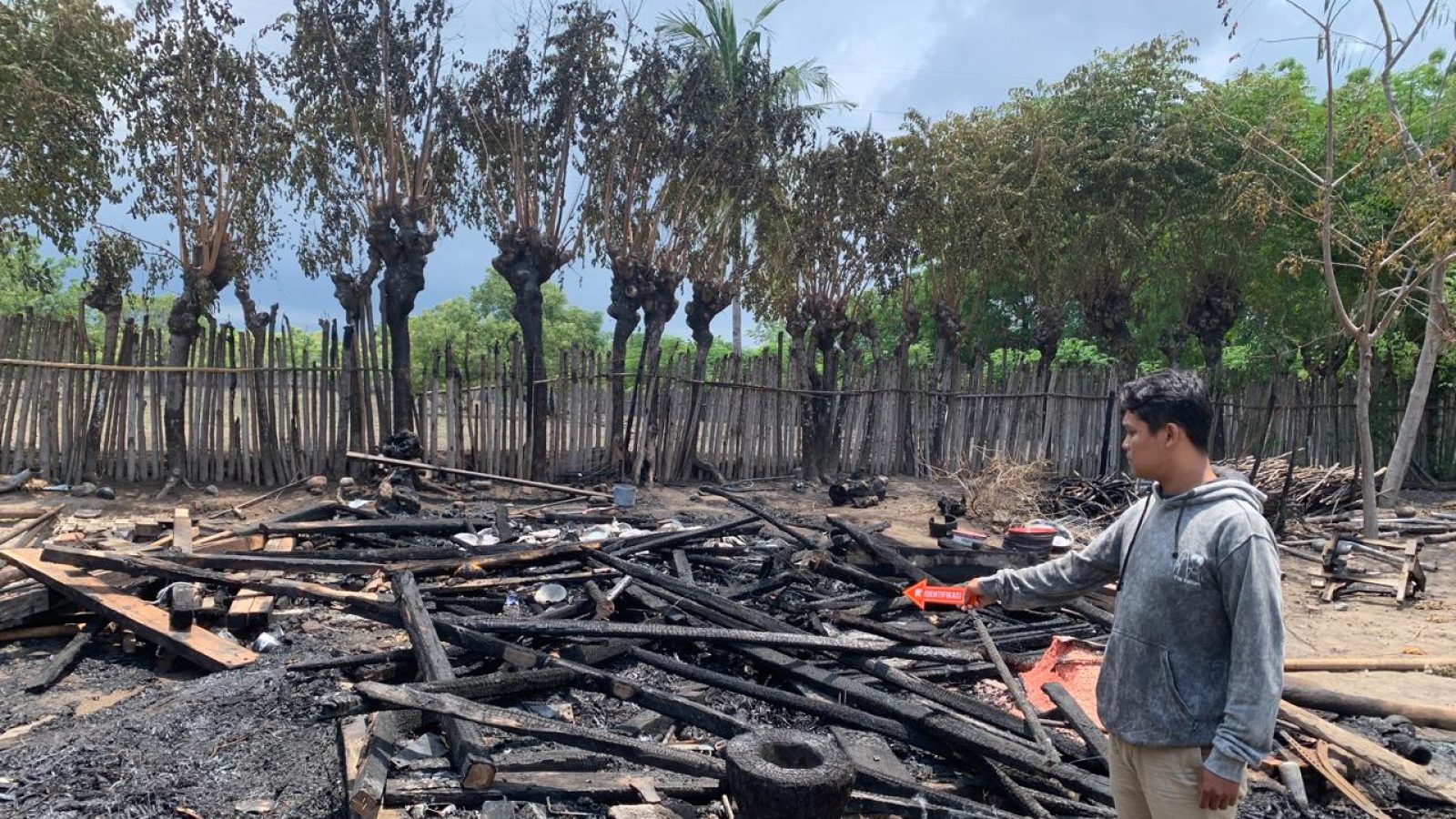 Kebakaran Rumah di Dusun Ruak Bangket, Polsek Bayan Lakukan Olah TKP 