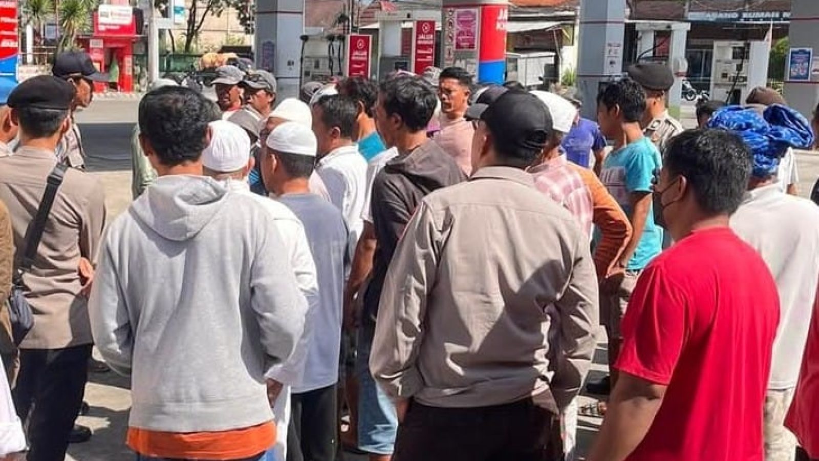 Pedagang Eceran BBM Protes SPBU Rarang