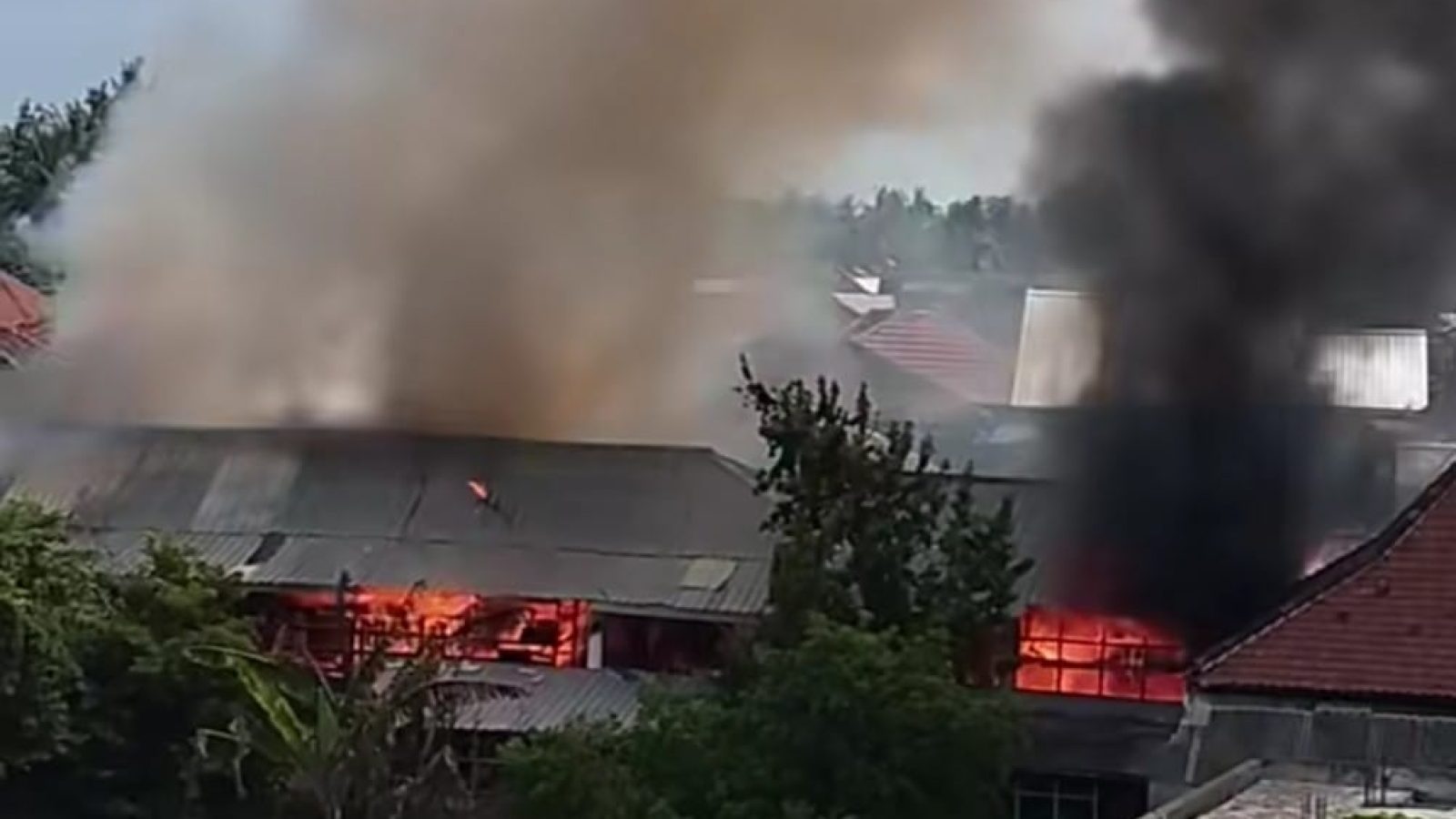 Rumah dan Sepeda Motor Tosa Ludes Terbakar di Teko