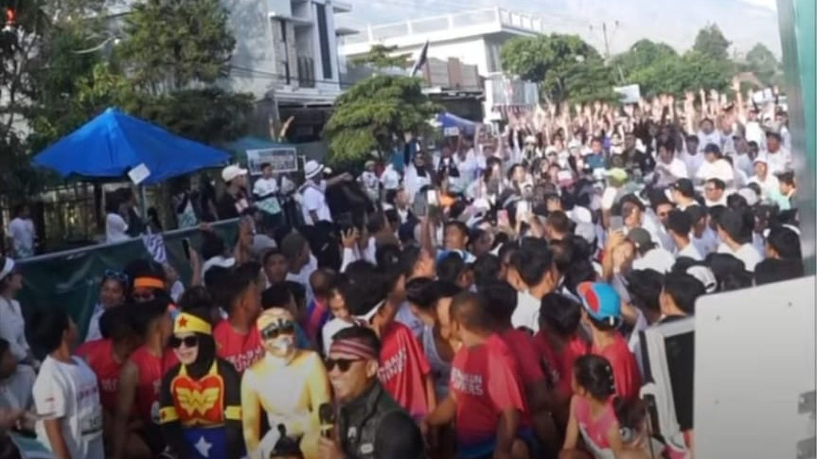 Gubernur NTB Lepas 724 Pelari Sembalun Mountain Marathon Festival 2025