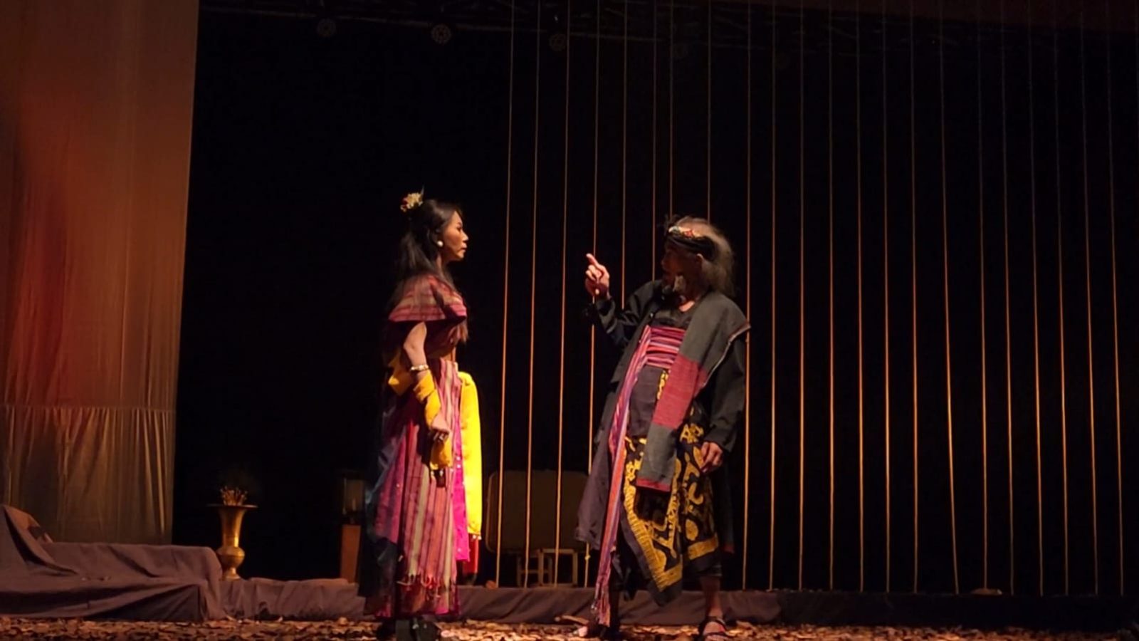 Dende Tamari: Perempuan Sasak Menentang Kekuasaan