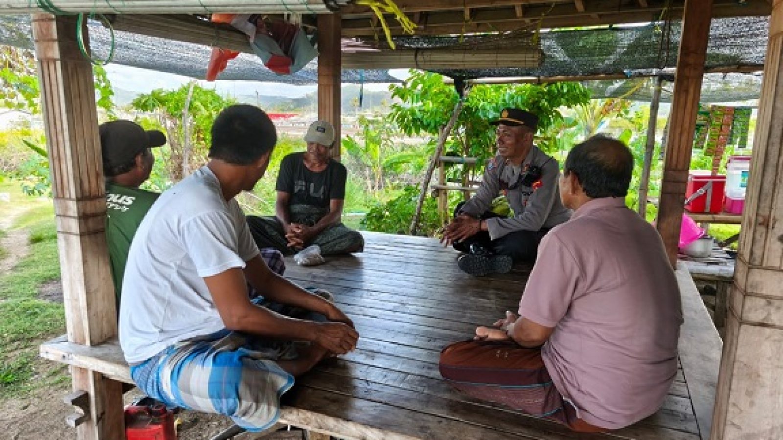 Polda NTB Sambang Warga Kampung Melayu, Begini Ajakannya kepada Masyarakat