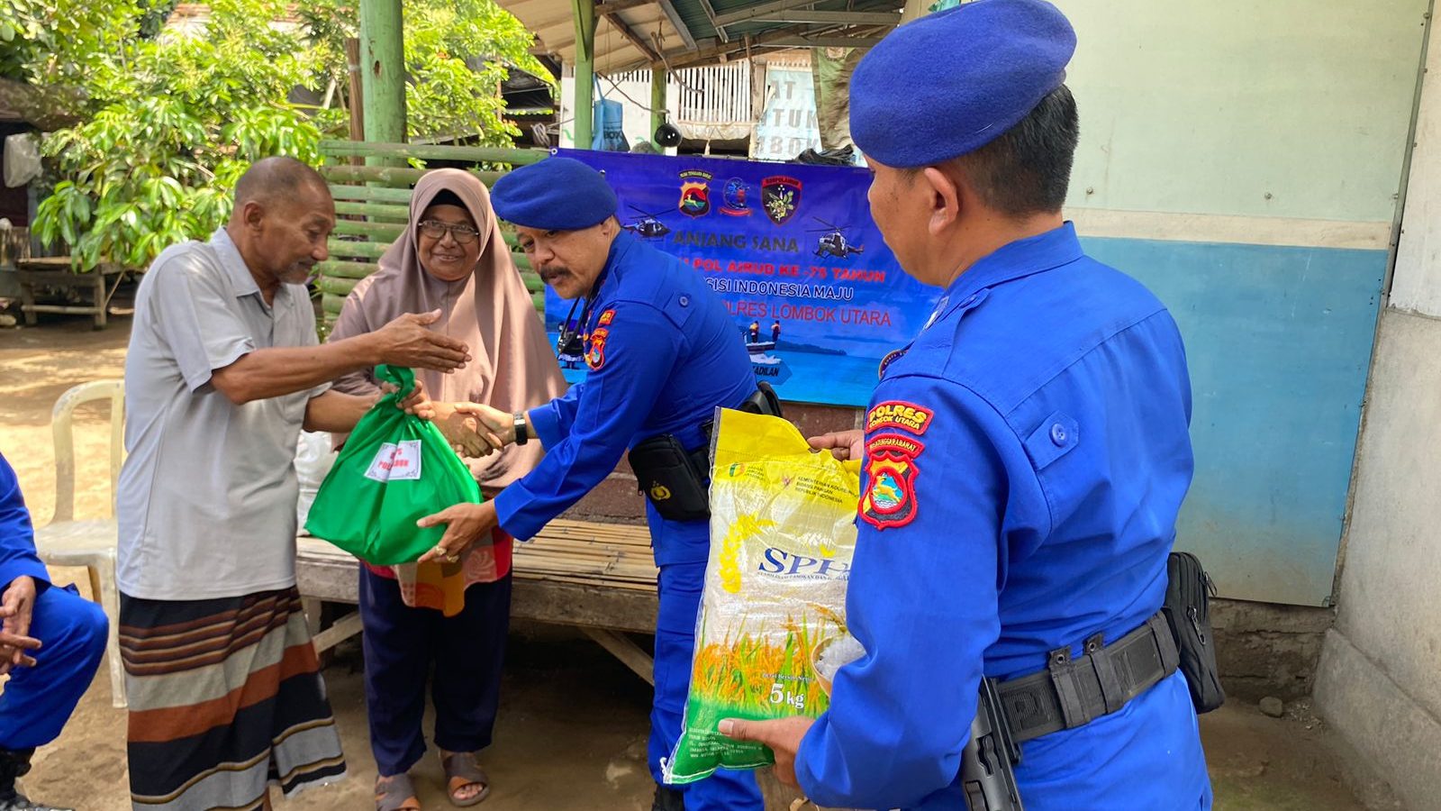 Polairud Lombok Utara Beri Tali Asih Janda Pahlawan