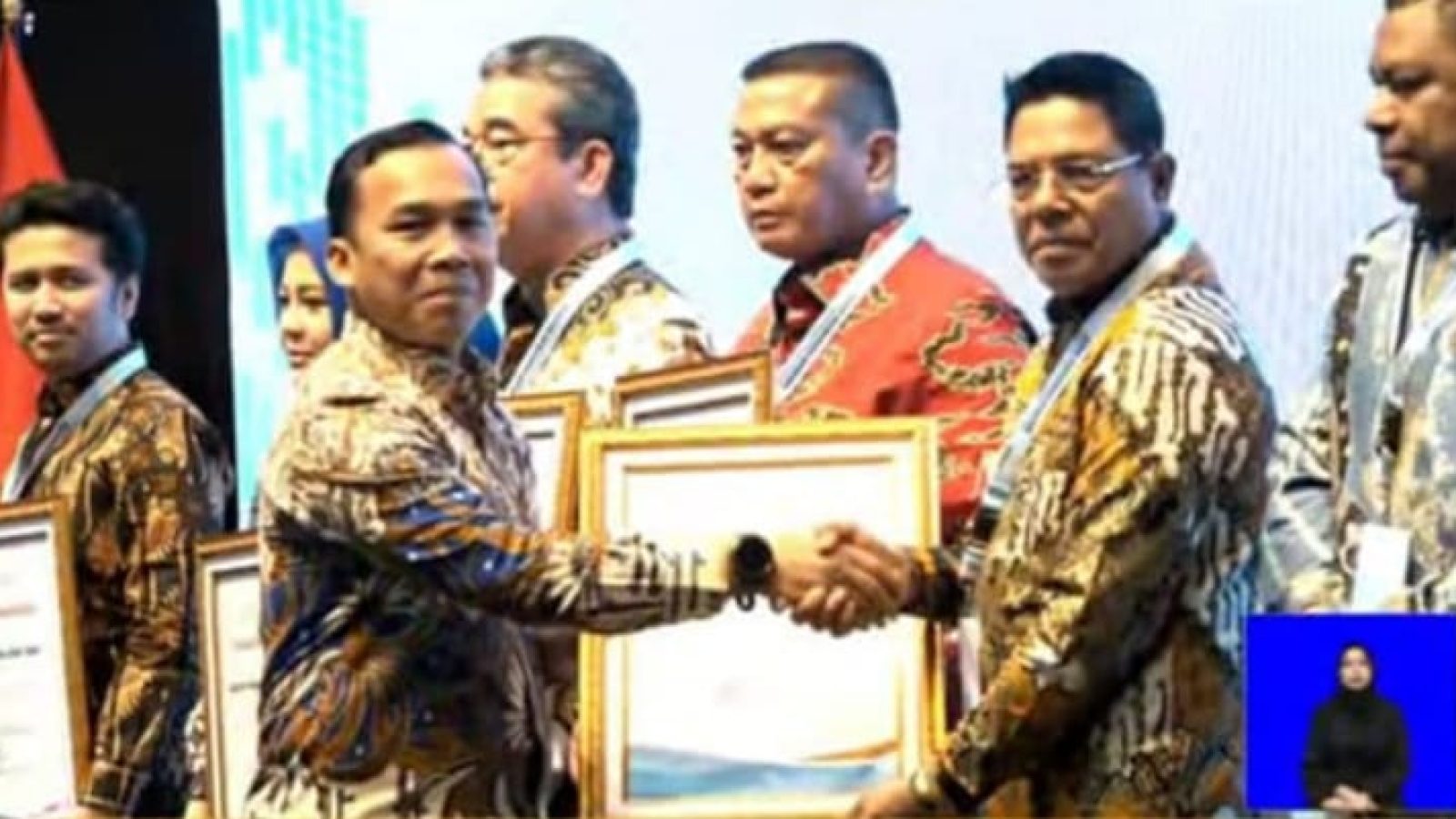 Bupati Lotim Raih Penghargaan Nasional Pengendali Program “GENTING”