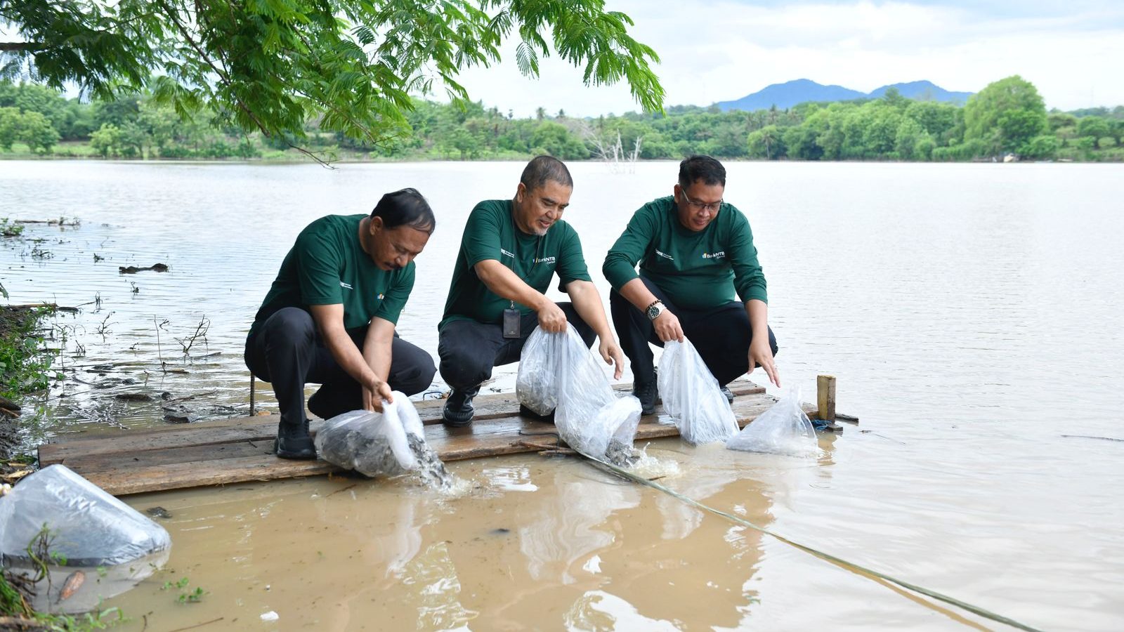 Wujudkan Filosofi “Berkah Bermakna”, Bank NTB Syariah Gelar Aksi Pelestarian Lingkungan di Bendungan Penyaring Sumbawa