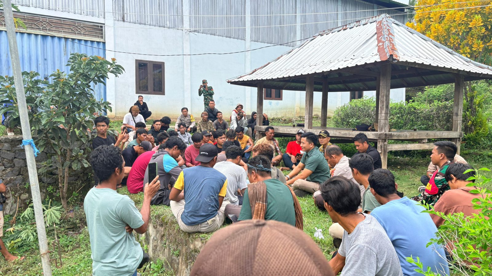 Warga Segel Kantor Desa Bilok Petung Sembalun