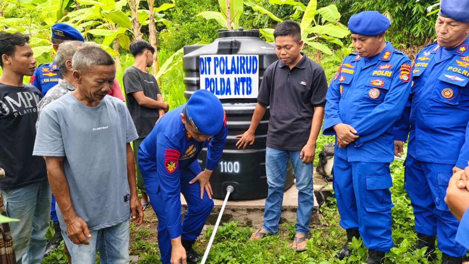 Polairud Polda NTB Bangun Sumur Bor dan Salurkan Tandon Air Bersih di Sekotong