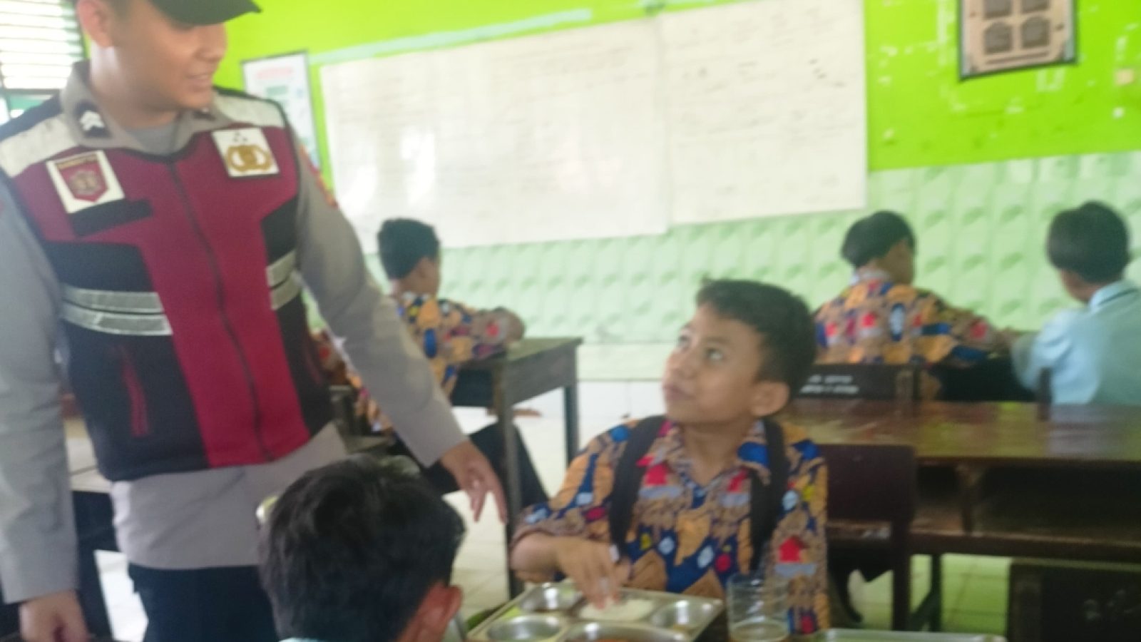 Polsek Bayan Awasi Penyaluran Program MBG, Bentuk Dukungan Program Presiden RI