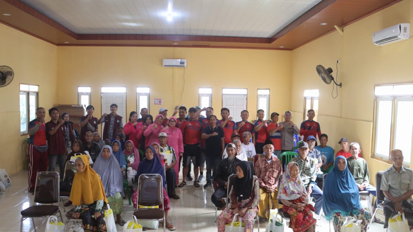 Gowes Kamtibmas Kapolres Lombok Utara Sambangi Desa Segara Katon