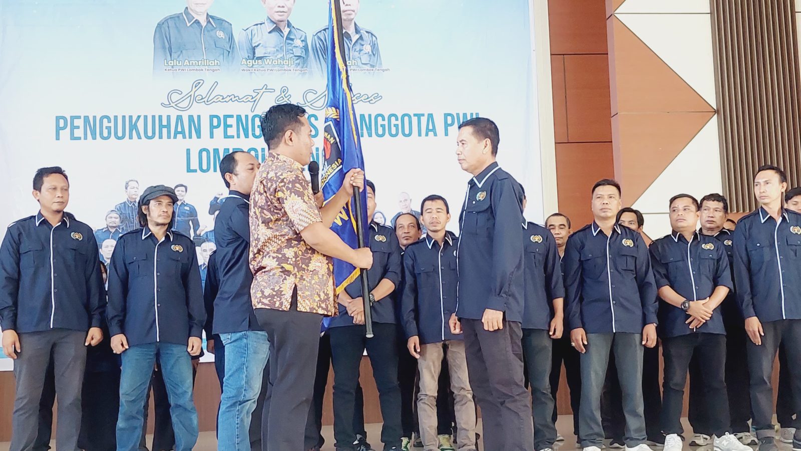 Resmi Dikukuhkan, PWI Lombok Tengah Siap Kawal Arus Informasi di Episentrum Ekonomi NTB