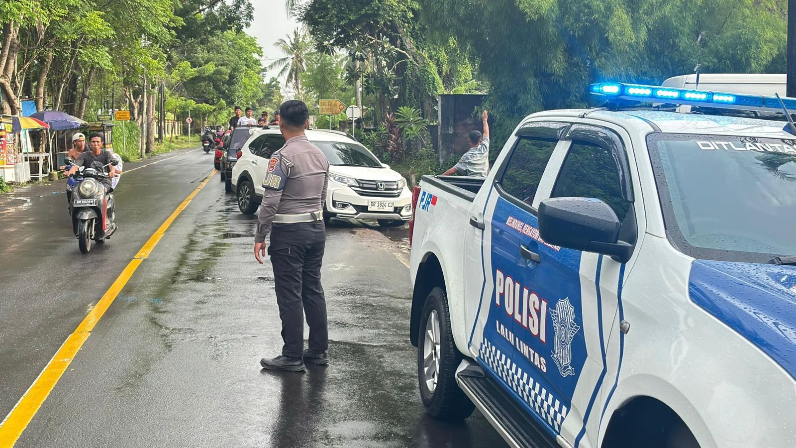 Satgas Pam Jalur Ops Lilin 2025 Perketat Pengamanan Jalur di Titik Vital Kota Mataram