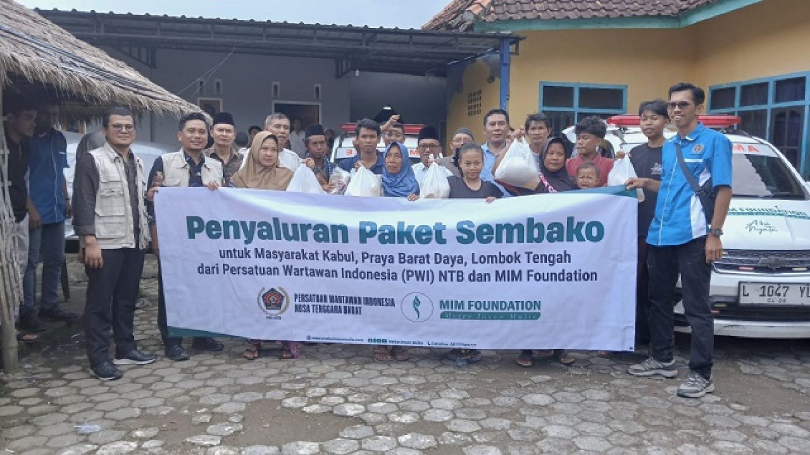 PWI NTB dan MIM Foundation Salurkan 340 Paket Sembako untuk Korban Banjir Desa Kabul Lombok Tengah