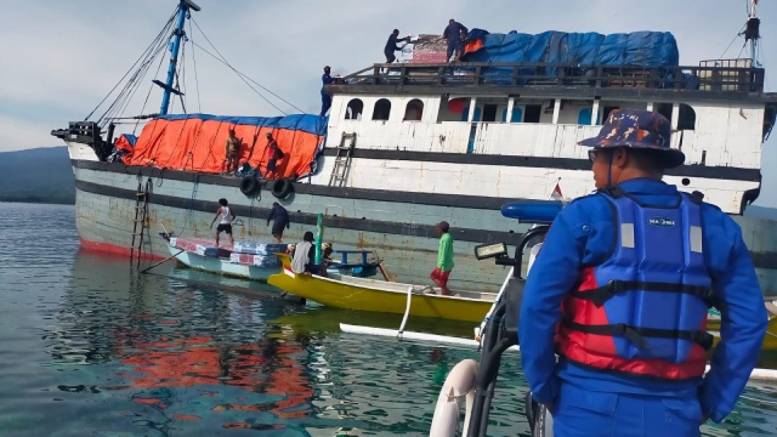 Dirpolairud Polda NTB Perintahkan Kapal Polisi XXI-2012 Laksanakan SAR dan Pengamanan Kapal Kandas di Perairan Gili Lawang