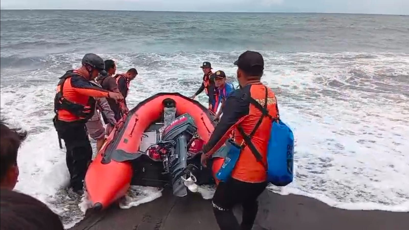 Tim SAR Gabungan Berhasil Selamatkan Nelayan yang Pingsan di Tengah Laut