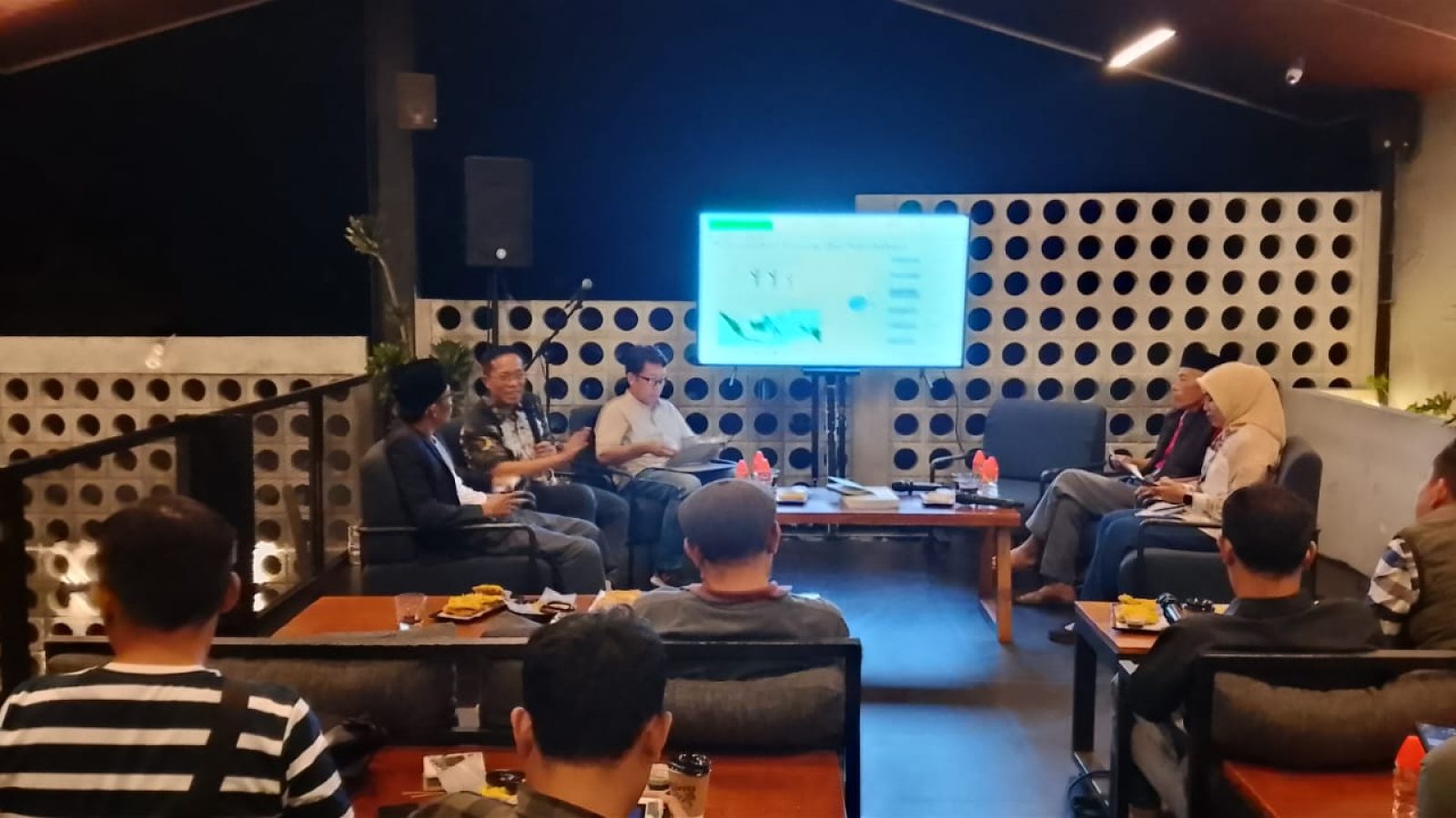 Jurnalis Bedah Disertasi Sekda Lotim M. Juaini Taofik Soal Stunting