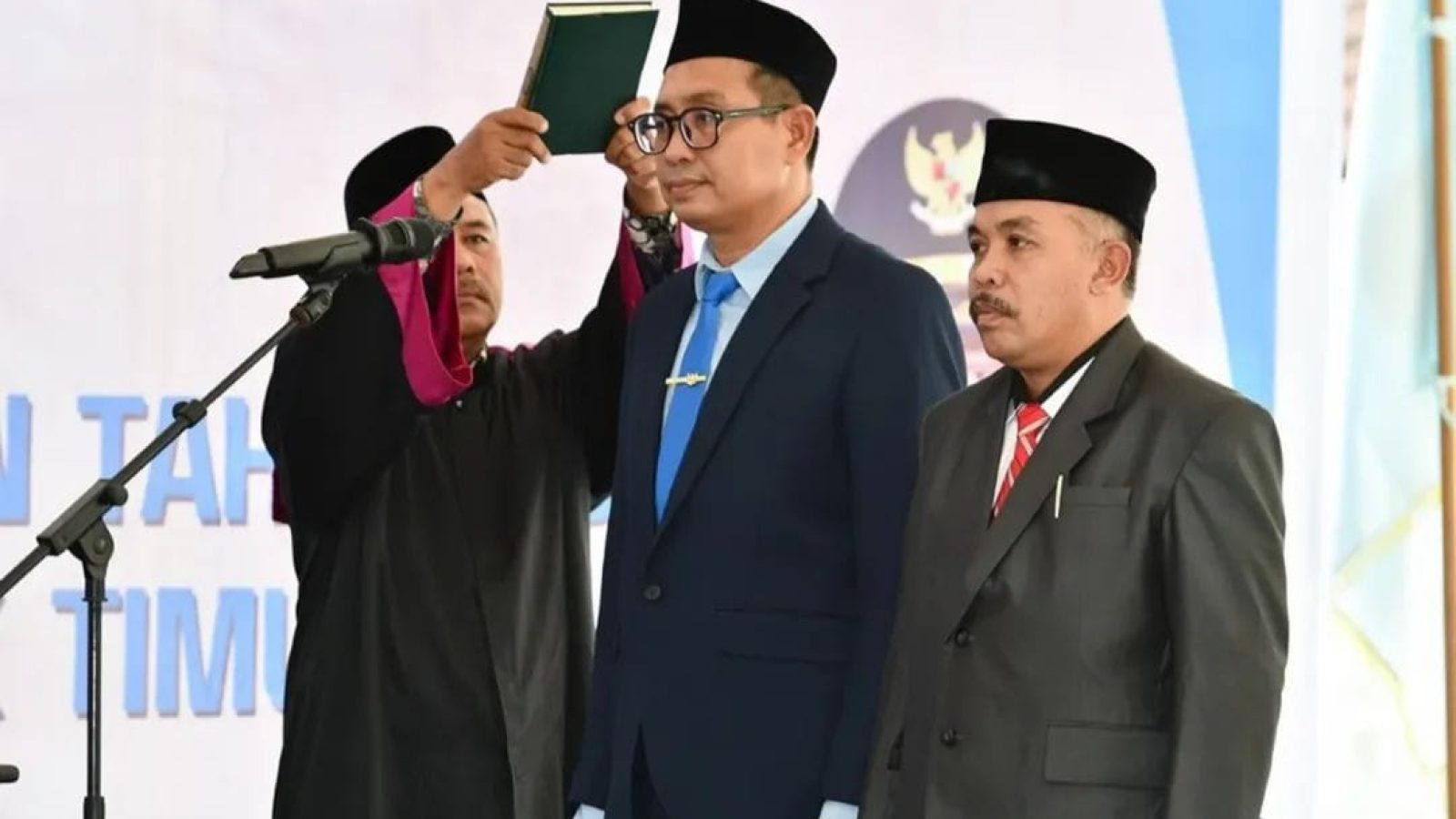 Bupati Warisin Lantik Kadis Dikbud dan Dikes