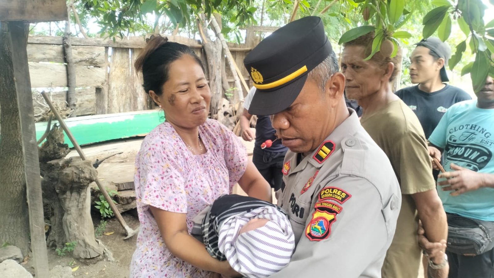 Bayi Perempuan Ditemukan Terbungkus Plastik di Teras Rumah Warga Kayangan, Polisi Buru Pelaku