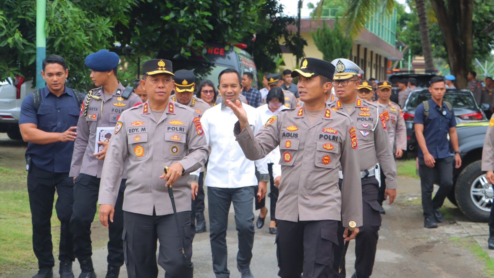 Kunker ke Lombok Utara, Kapolda NTB Cek Pembangunan dan Serahkan Bansos